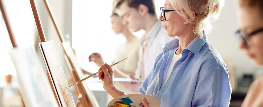Präsenzunterricht in einer privaten Kunstschule