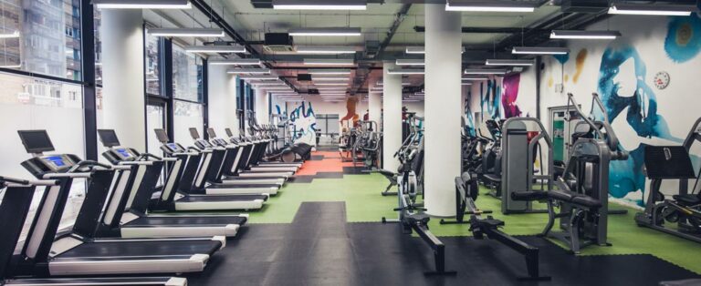 Leeres Fitnessstudio wegen Corona